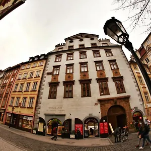 Homer - Old Town Square Albergue